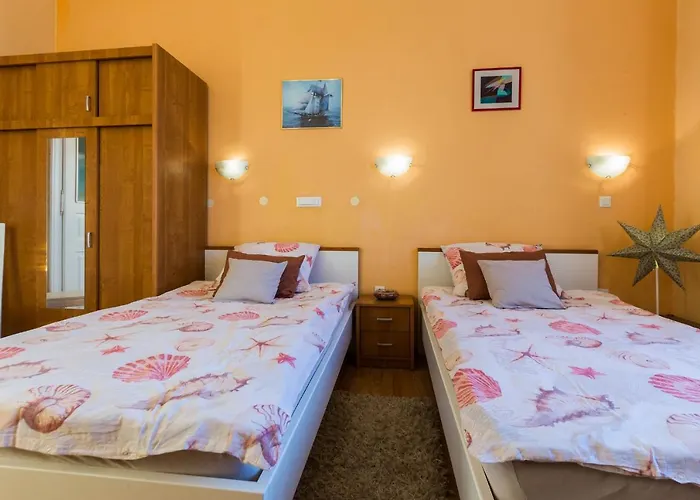 Bristol Lux 3br With View